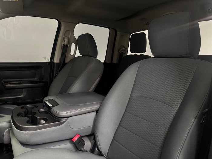 2018 RAM 1500 Express DS MY18 4X4 Dual Range Bright Silver