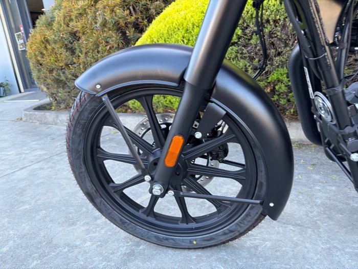 2025 Royal Enfield CLASSIC 350 DARK