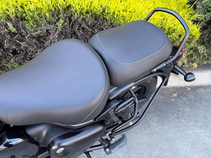 2025 Royal Enfield CLASSIC 350 DARK