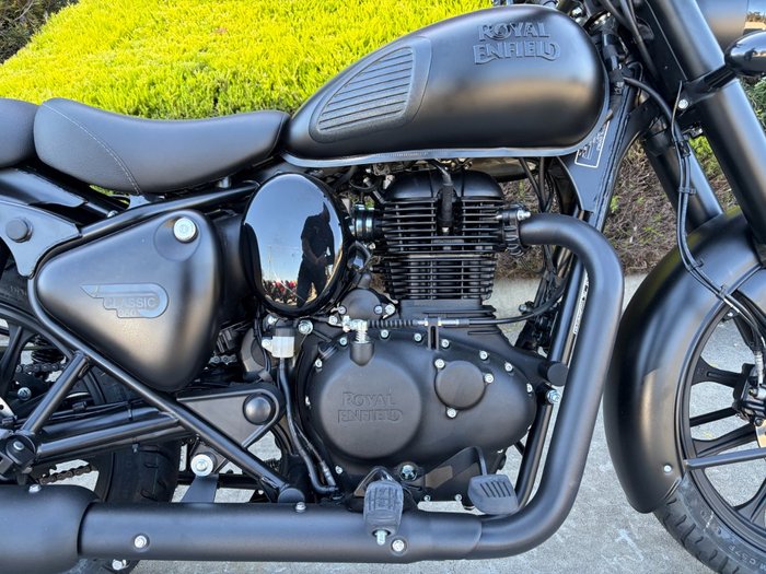2025 Royal Enfield CLASSIC 350 DARK