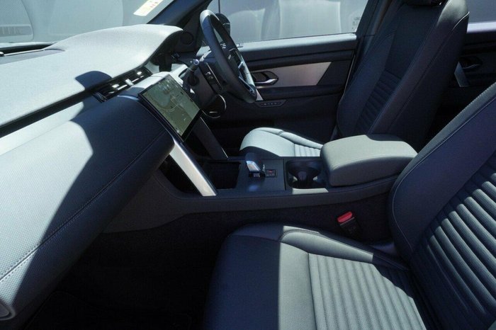 2024 Land Rover Discovery Sport P300e Dynamic SE