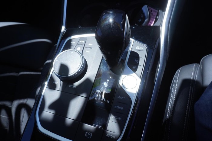 2021 BMW 3 Series 330e Luxury Line