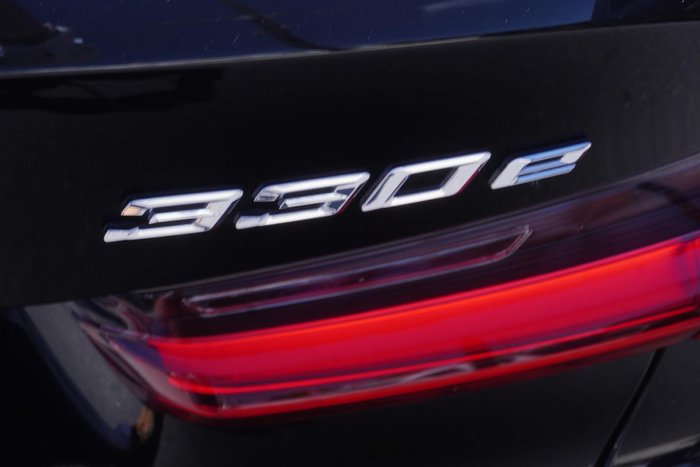 2021 BMW 3 Series 330e Luxury Line