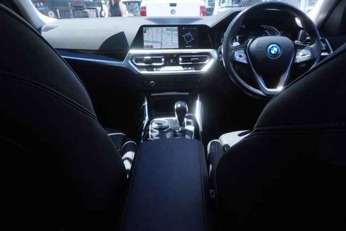 2021 BMW 3 Series 330e Luxury Line