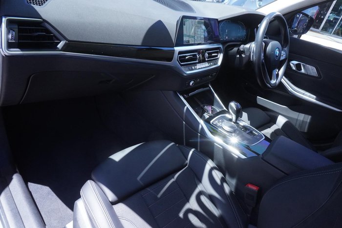 2021 BMW 3 Series 330e Luxury Line