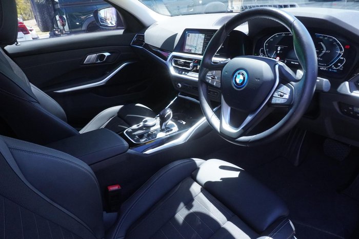 2021 BMW 3 Series 330e Luxury Line