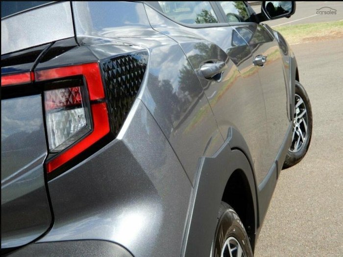 2025 Mahindra XUV3XO AX5L