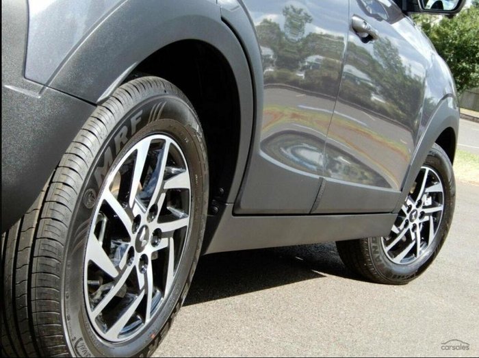 2025 Mahindra XUV3XO AX5L