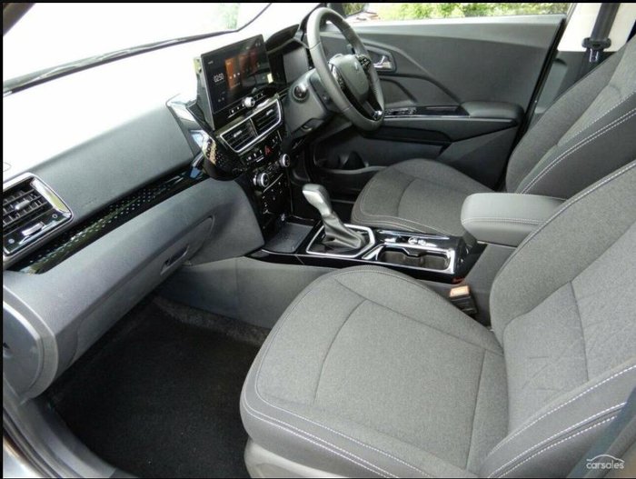 2025 Mahindra XUV3XO AX5L