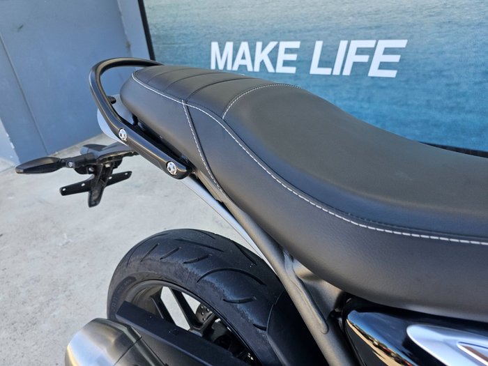 2025 Triumph SPEED 400 Black