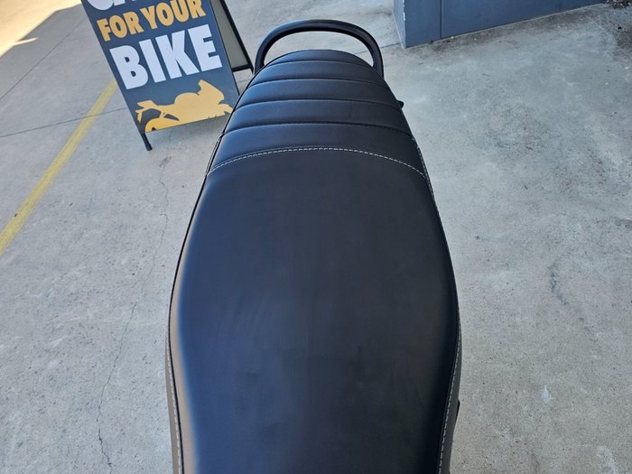 2025 Triumph SPEED 400 Black