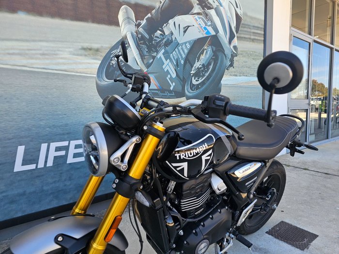 2025 Triumph SPEED 400 Black