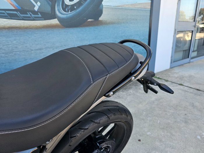 2025 Triumph SPEED 400 Black