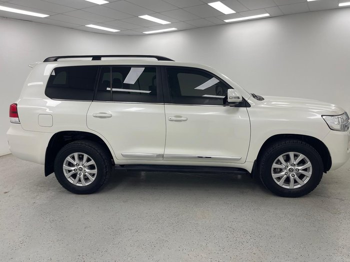 2019 Toyota Landcruiser Sahara VDJ200R 4X4 Dual Range Crystal Pearl
