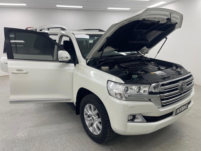2019 Toyota Landcruiser Sahara VDJ200R 4X4 Dual Range Crystal Pearl