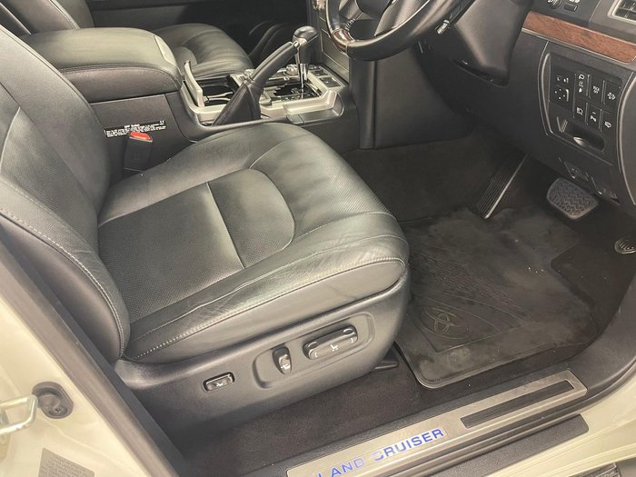 2019 Toyota Landcruiser Sahara VDJ200R 4X4 Dual Range Crystal Pearl