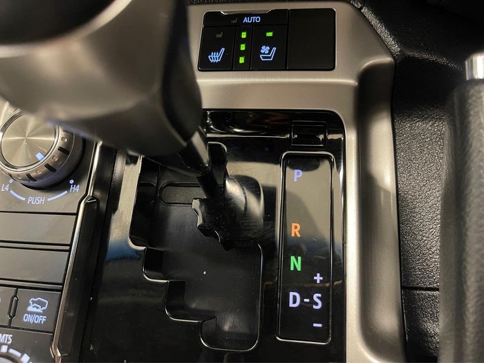 2019 Toyota Landcruiser Sahara VDJ200R 4X4 Dual Range Crystal Pearl