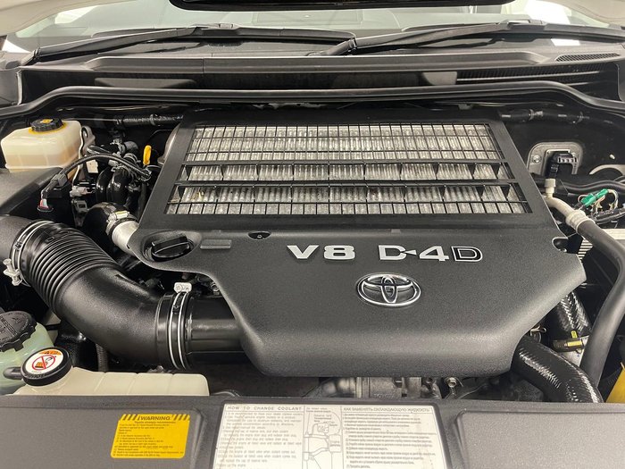 2019 Toyota Landcruiser Sahara VDJ200R 4X4 Dual Range Crystal Pearl