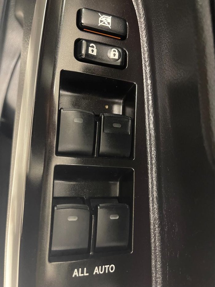 2019 Toyota Landcruiser Sahara VDJ200R 4X4 Dual Range Crystal Pearl