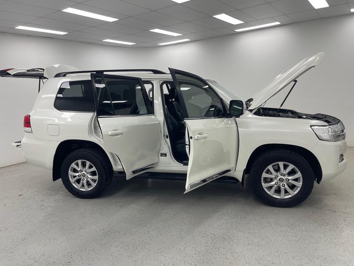 2019 Toyota Landcruiser Sahara VDJ200R 4X4 Dual Range Crystal Pearl