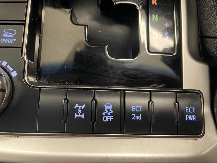 2019 Toyota Landcruiser Sahara VDJ200R 4X4 Dual Range Crystal Pearl