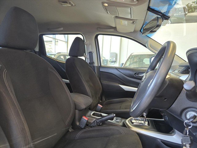 2019 Nissan Navara RX