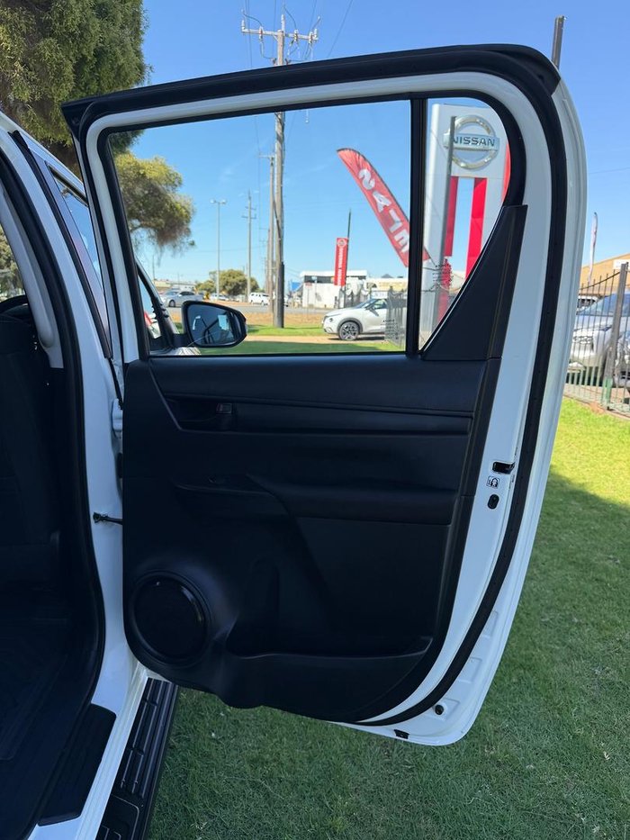 2024 Toyota Hilux SR