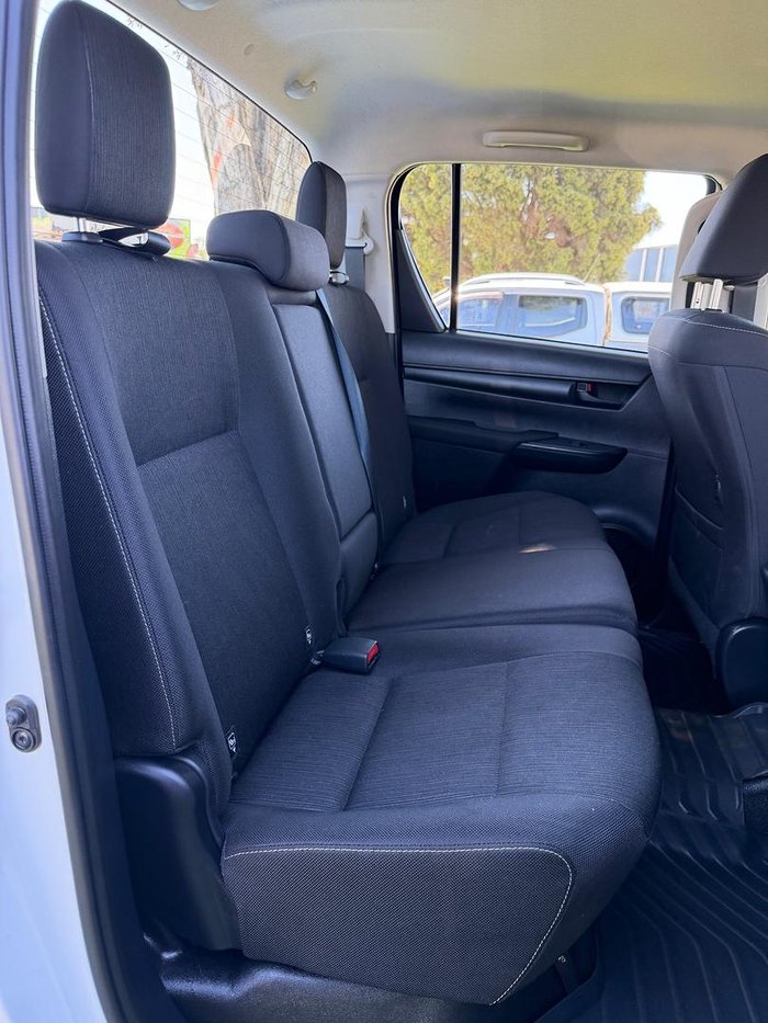 2024 Toyota Hilux SR