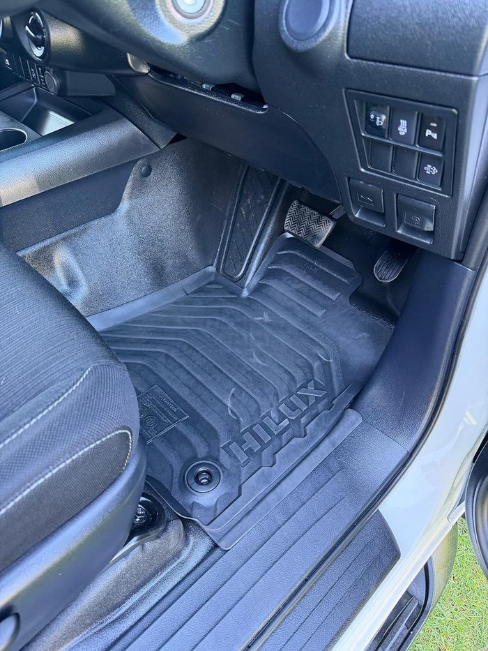 2024 Toyota Hilux SR