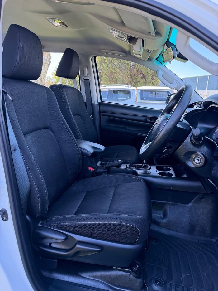 2024 Toyota Hilux SR