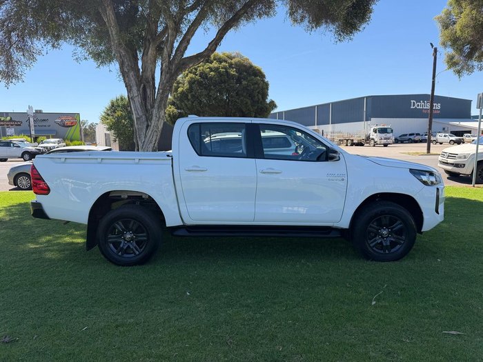 2024 Toyota Hilux SR