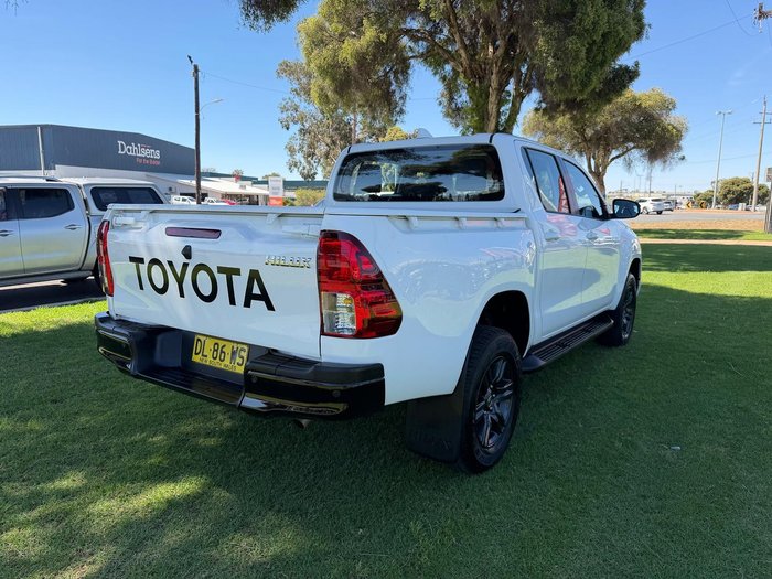 2024 Toyota Hilux SR