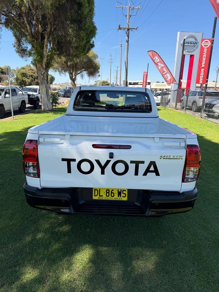 2024 Toyota Hilux SR