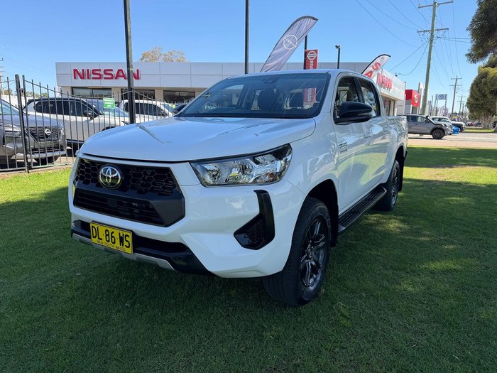 2024 Toyota Hilux SR