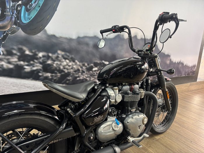 2019 Triumph BONNEVILLE BOBBER Black