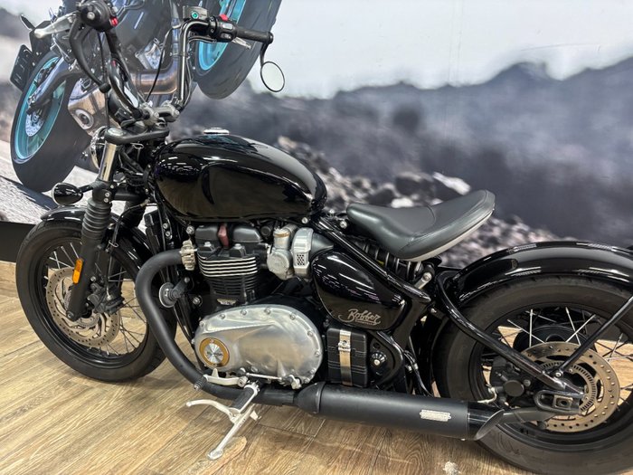 2019 Triumph BONNEVILLE BOBBER Black