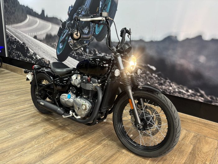 2019 Triumph BONNEVILLE BOBBER Black