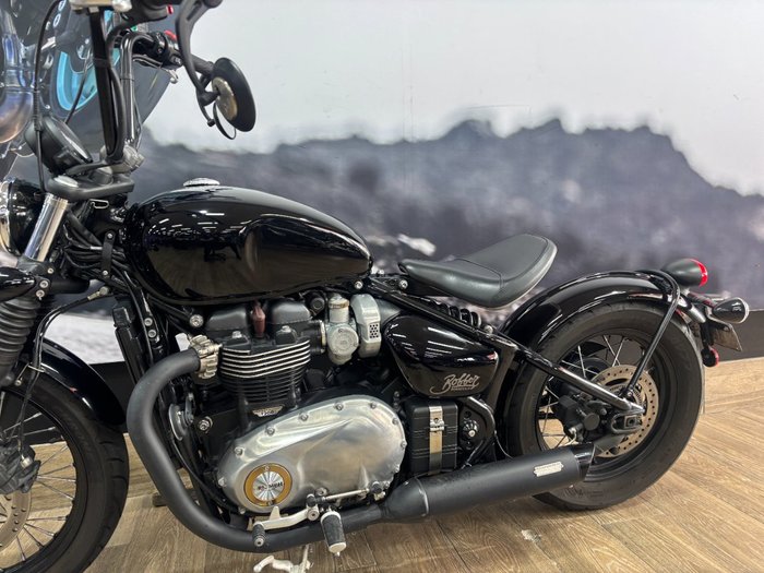 2019 Triumph BONNEVILLE BOBBER Black