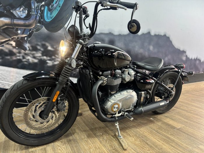 2019 Triumph BONNEVILLE BOBBER Black