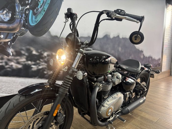 2019 Triumph BONNEVILLE BOBBER Black