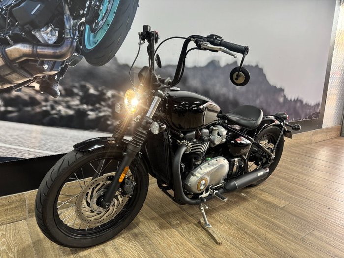 2019 Triumph BONNEVILLE BOBBER Black