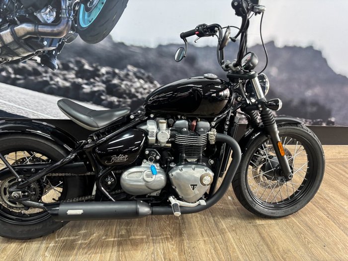 2019 Triumph BONNEVILLE BOBBER Black
