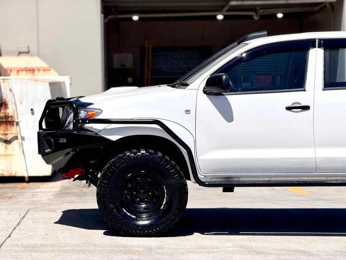 2005 Toyota Hilux SR KUN26R MY05 4X4 Glacier White