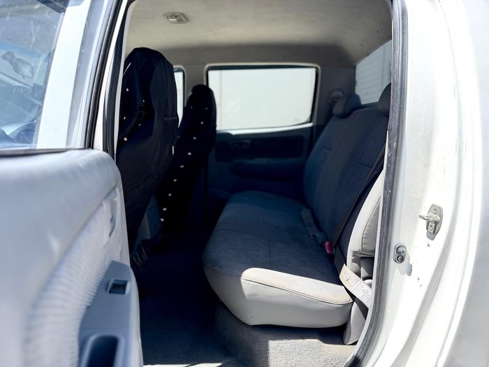 2005 Toyota Hilux SR KUN26R MY05 4X4 Glacier White