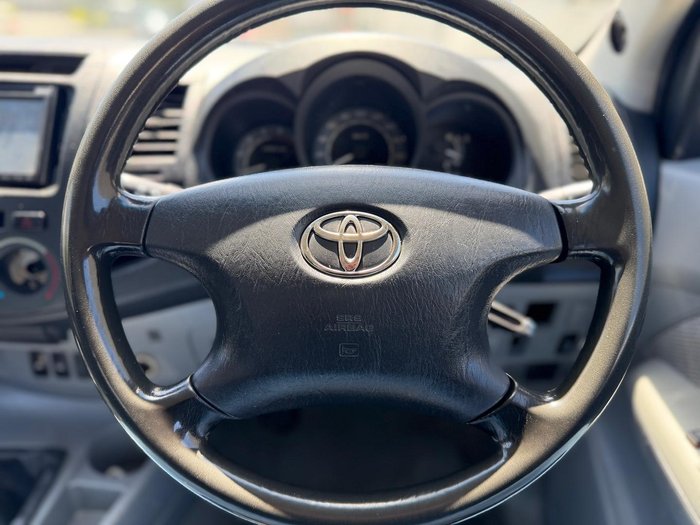 2005 Toyota Hilux SR KUN26R MY05 4X4 Glacier White