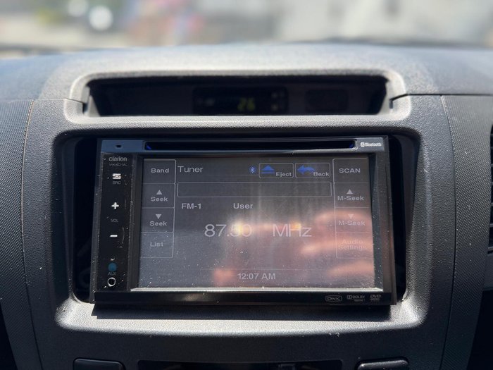 2005 Toyota Hilux SR KUN26R MY05 4X4 Glacier White