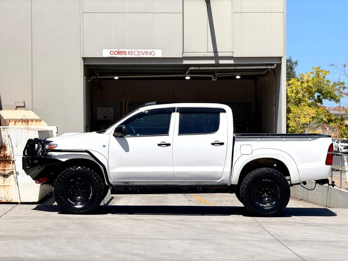 2005 Toyota Hilux SR KUN26R MY05 4X4 Glacier White