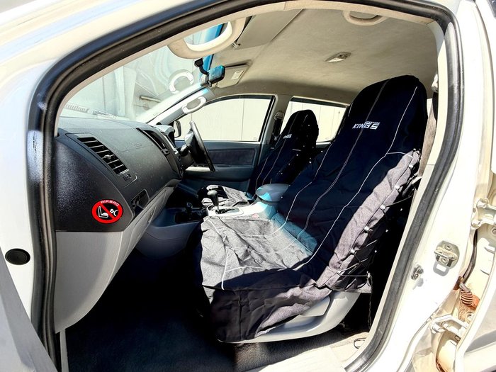 2005 Toyota Hilux SR KUN26R MY05 4X4 Glacier White