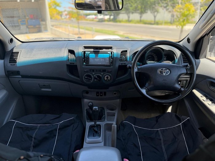 2005 Toyota Hilux SR KUN26R MY05 4X4 Glacier White