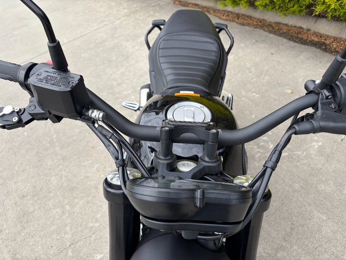 2022 Benelli LEONCINO (ABS) BLACK